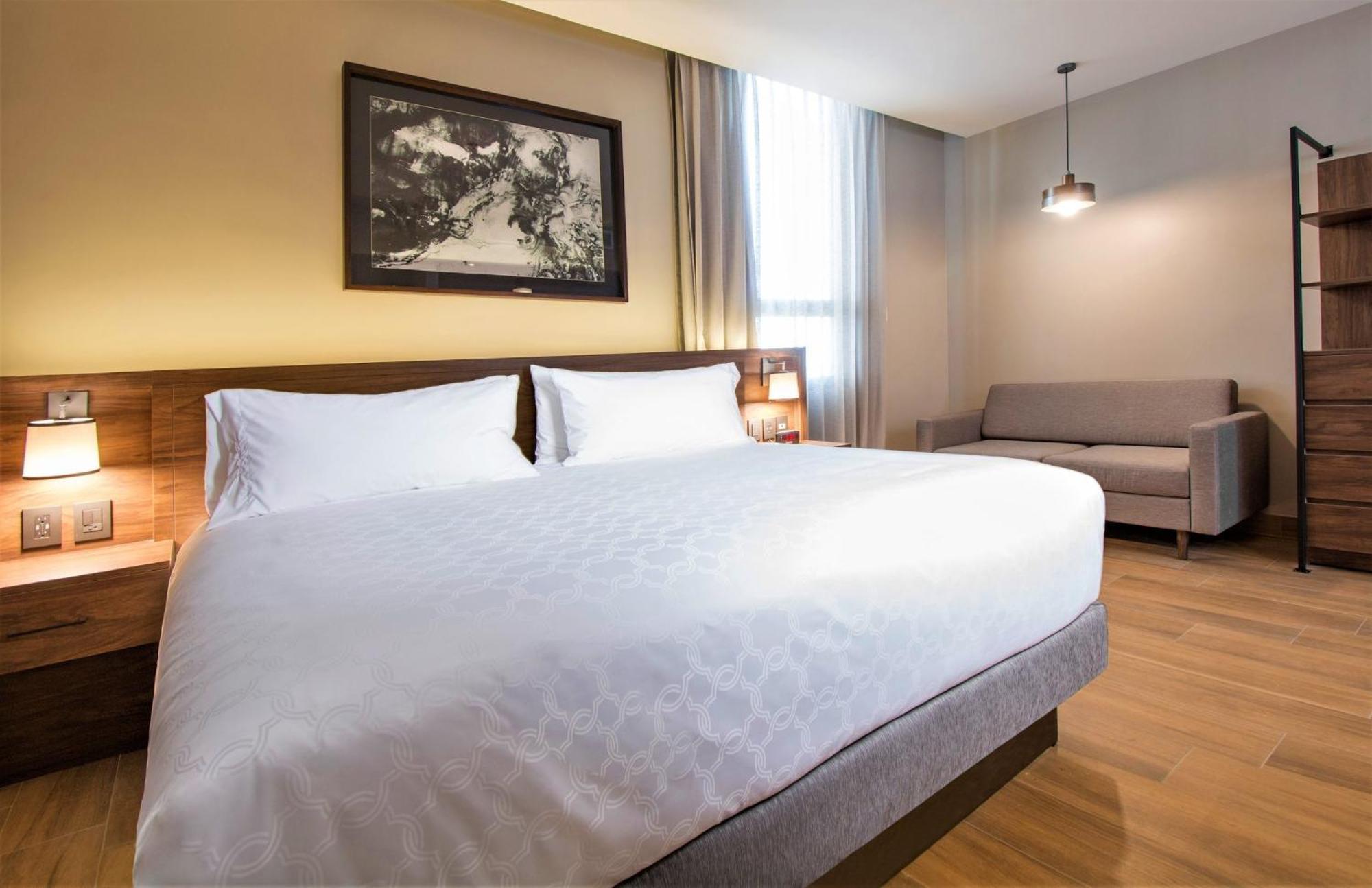 Staybridge Suites - Guadalajara Novena By Ihg Екстер'єр фото