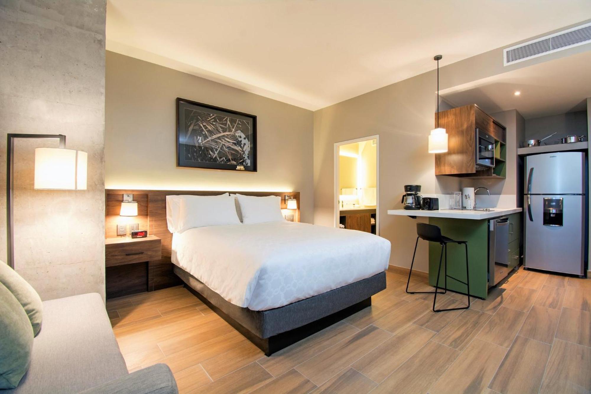 Staybridge Suites - Guadalajara Novena By Ihg Екстер'єр фото