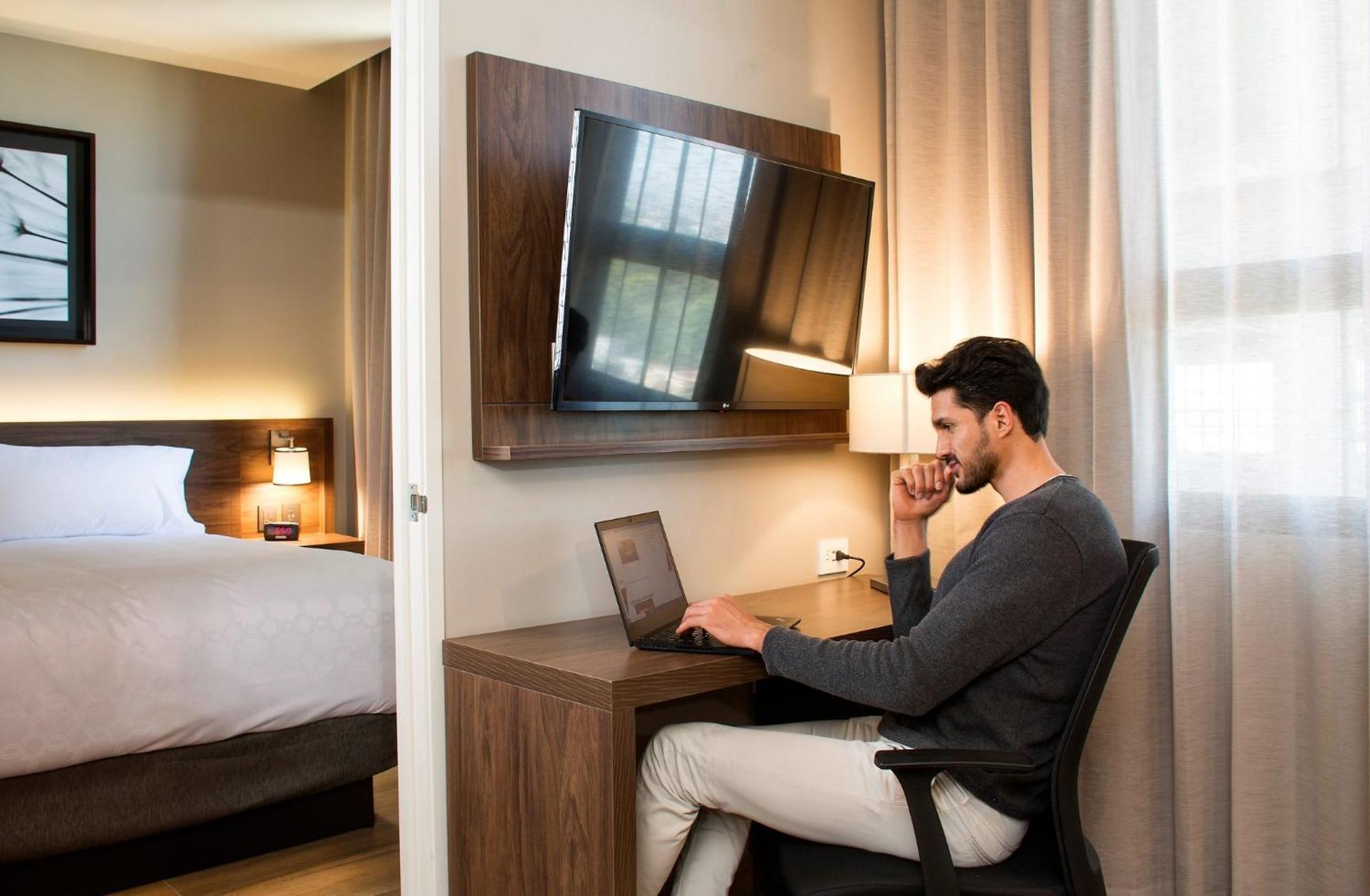 Staybridge Suites - Guadalajara Novena By Ihg Екстер'єр фото
