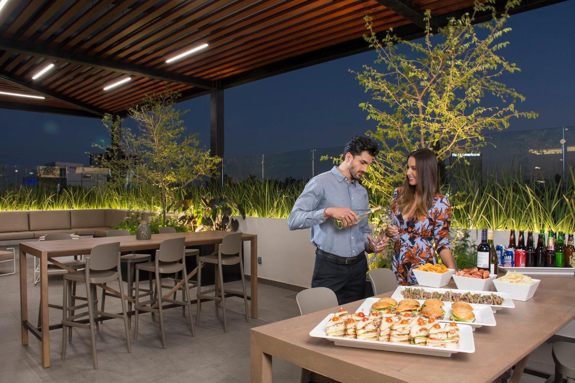 Staybridge Suites - Guadalajara Novena By Ihg Екстер'єр фото