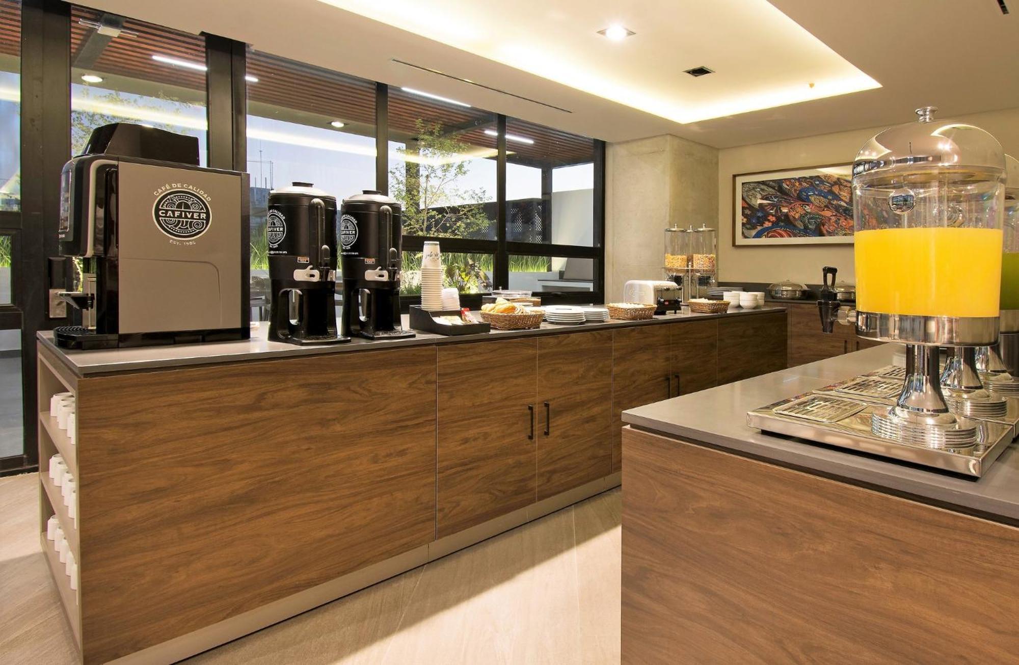 Staybridge Suites - Guadalajara Novena By Ihg Екстер'єр фото